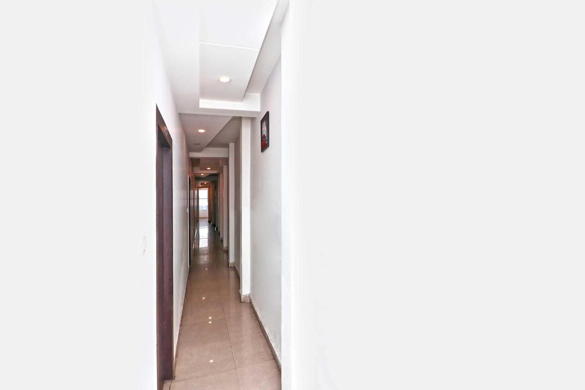 Oyo Flagship Hotel Krishna Chinhat エクステリア 写真