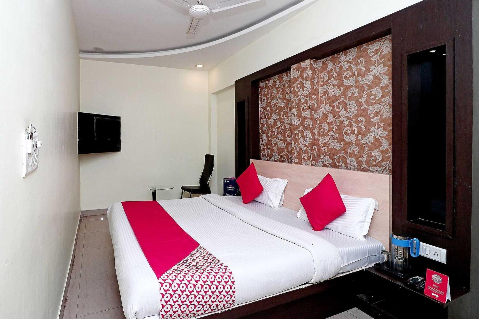 Oyo Flagship Hotel Krishna Chinhat エクステリア 写真