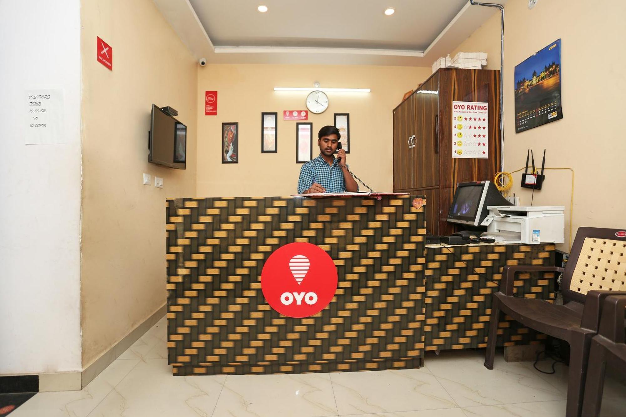 Oyo Flagship Hotel Krishna Chinhat エクステリア 写真