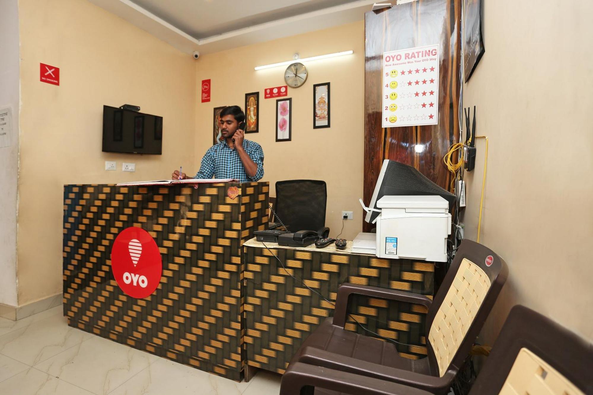 Oyo Flagship Hotel Krishna Chinhat エクステリア 写真