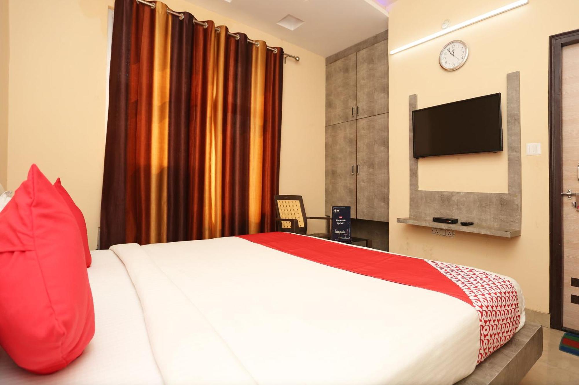 Oyo Flagship Hotel Krishna Chinhat エクステリア 写真